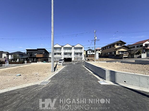 【外観】第一種低層住宅中心の穏やかな住宅街。落ち着いた街並みと開放感ある住環境が魅力です。静かな住環境の中で、家族みんなが安心して暮らせる住まいが実現します。