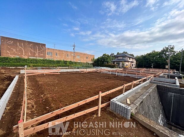 【外観】これからいよいよ建築がスタートします。新しい街並みが生まれていくワクワク感を感じながら、ご家族の新生活を描いていただけるタイミングです。