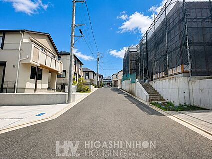 前面道路含む外観