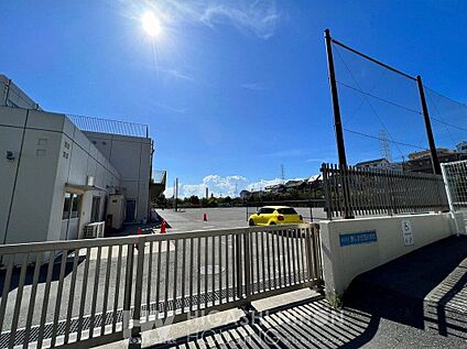 横浜市立美しが丘西小学校 270m