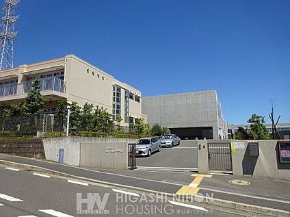 横浜市立あかね台中学校 910m