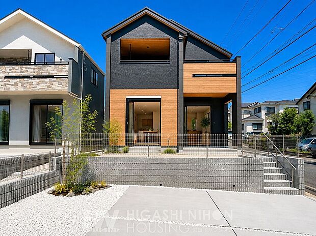 【建物プラン例 (外観写真)】※掲載写真は同社施工事例です。実際の販売物件とは間取り・仕様・設備・外構・色柄等が異なる場合があります。