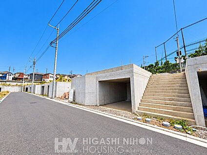前面道路含む外観