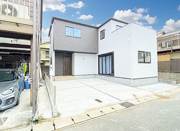 シンプルながらも存在感のある外観で、住む人を魅了し、日常に特別な時間をもたらす新築戸建てです