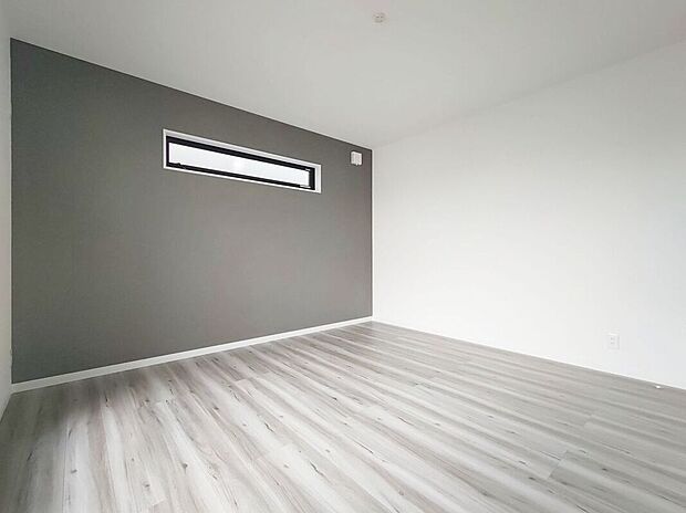 快適な寝室で、毎日の疲れを癒す贅沢な時間をお楽しみいただけます。スタイリッシュなデザインが魅力で、心地よいひとときを過ごすことができる空間です