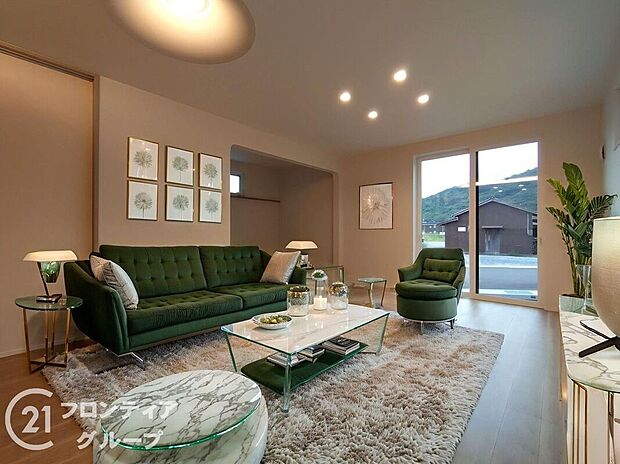 【家具設置イメージ画像】オープンな空間が、広々とした印象を与えます。家族団らんの時間をゆったりと過ごせます！