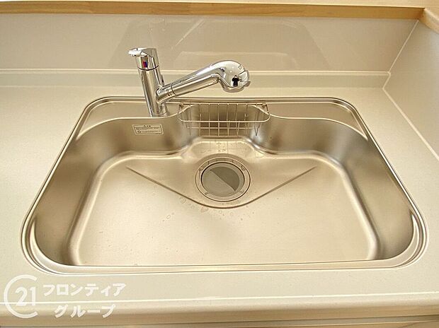 【その他設備】蛇口の先端に浄水器を内蔵。場所をとらない浄水器です。