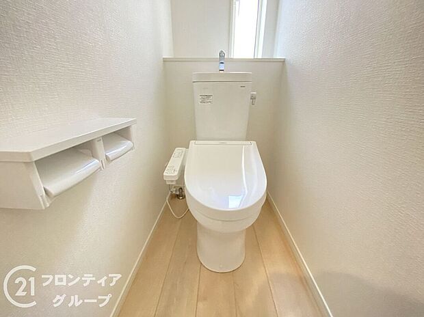 【トイレ】オート開閉のフタなので、手を触れず清潔・快適なトイレです!