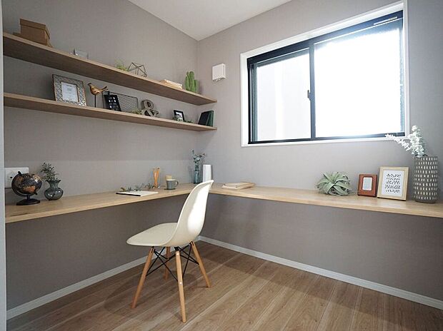 【その他】【施工例／書斎】憧れの書斎は在宅ワークや趣味のお部屋としてもご利用可能です。集中できる空間があると家族の時間と一人の時間にメリハリをつけることができ生活がより豊かなものになりますね
