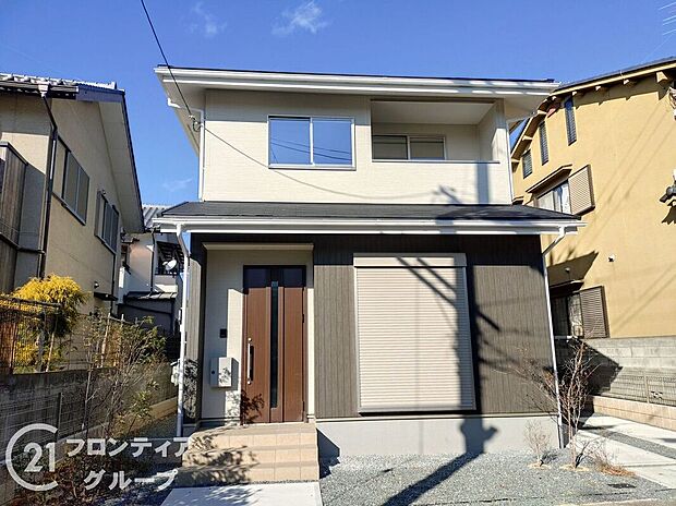 南向きで陽当たり良好ですJR桃山駅まで徒歩約１１分！小学校が徒歩５分圏内にありお子様の登下校にも安心の距離！