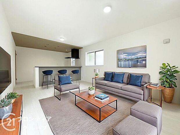 【リビング】【家具設置イメージ画像】LDKには大きな窓からたくさんの光が入り、明るく、開放的な空間を演出してくれます。お友達が遊びに来た時も自慢のリビングになりますね！