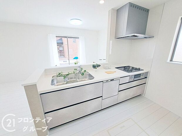 保温効果のある浴槽を採用しており、温かいお湯が長続き!1坪以上の広々とした空間なので、親子入浴や半身浴などに向いた浴室です!