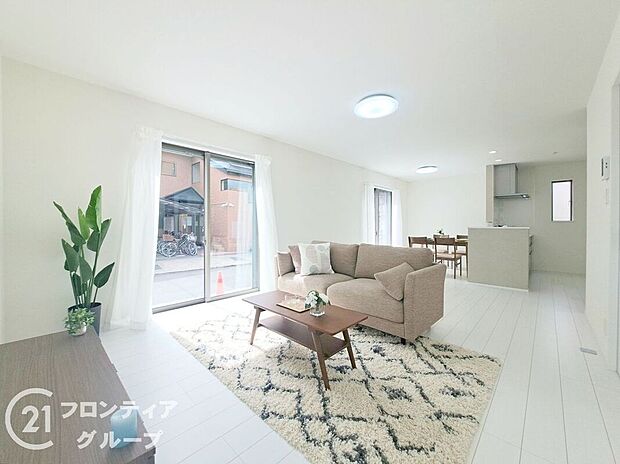 広々リビング、人が集まるおもてなし空間を実現できますね!