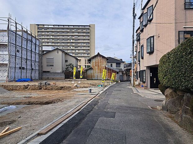 【前面道路含む外観】【現地前道】センチュリーグループにて全国規模の表彰経験多数あり!当社が自信をもってお客様にピッタリの物件をご提案いたします【不動産のプロにお任せください!】