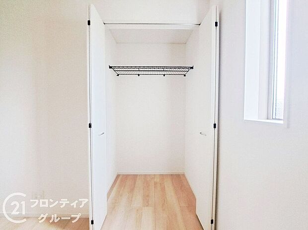 【収納】奥行きのあるクローゼットでたっぷり収納できますね