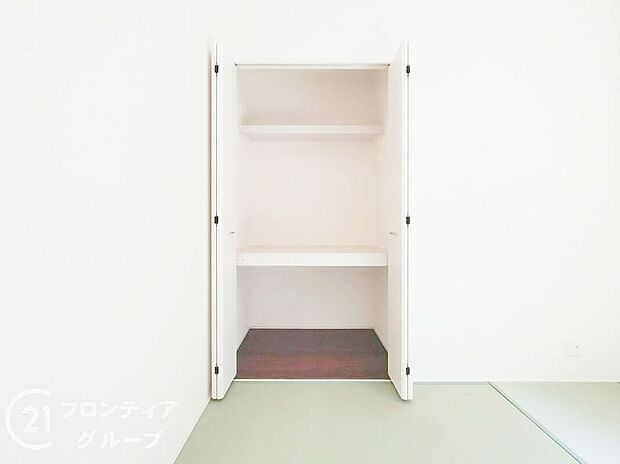 押入れには、お子様のおもちゃや来客時の座布団などもしっかり収納いただけます!