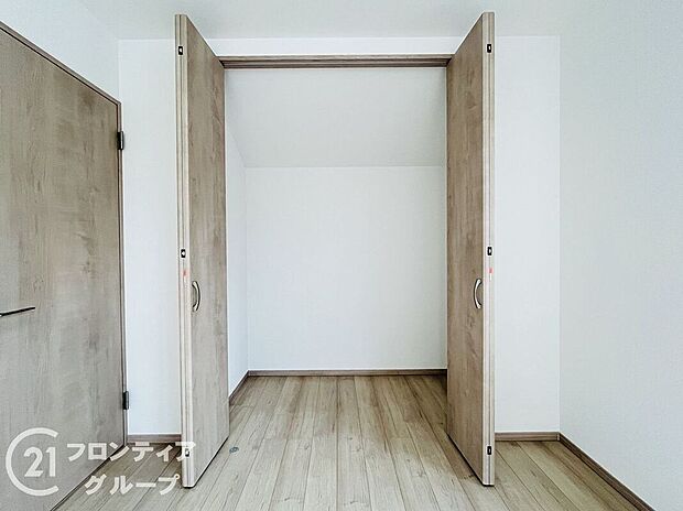 お子様が大きくなってもたくさん収納しておけますね!