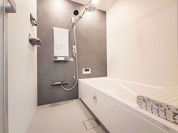 【バス】快適なバスルームで、リフレッシュできる時間を楽しむことができます。機能的な設備が整い、快適な生活をサポートします。