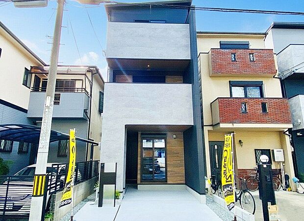 シンプルながらも存在感のある外観で、住む人を魅了し、日常に特別な時間をもたらします