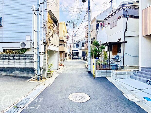 【前面道路含む外観】家賃とローンの支払い比較相談も随時受付中!