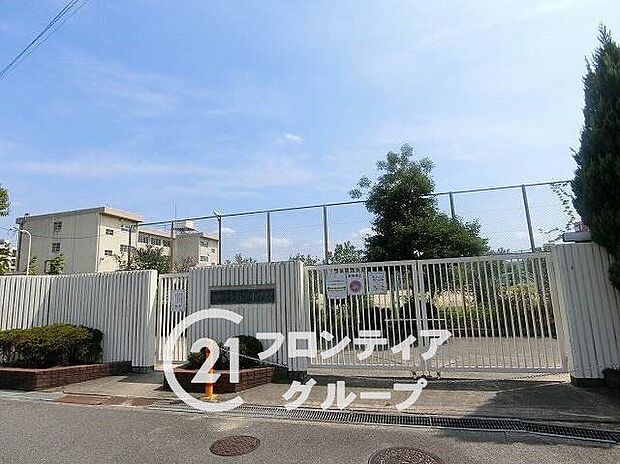 寝屋川市立友呂岐中学校(約720m)