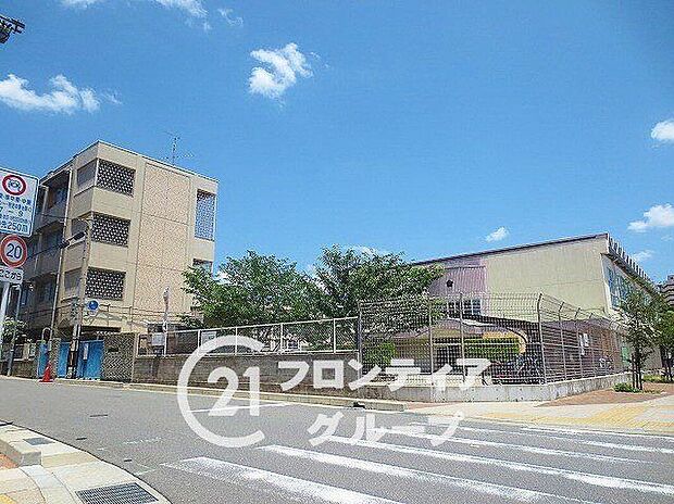 寝屋川市立中央小学校（約970m）