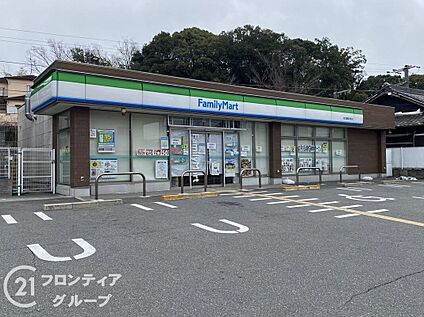 ファミリーマート枚方藤阪元町店 340m