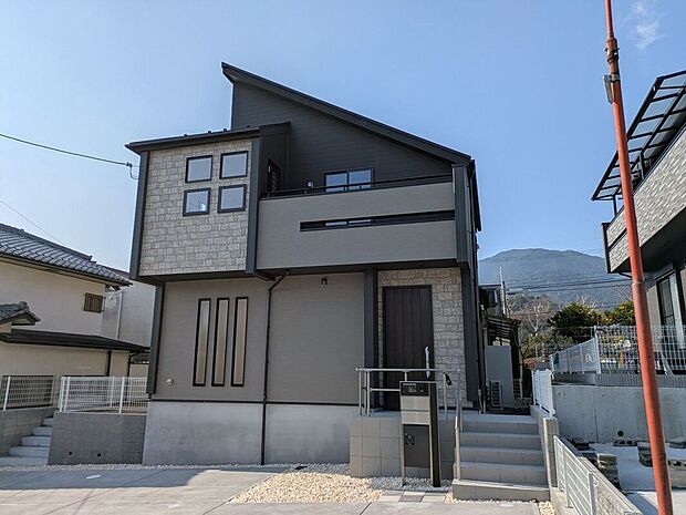 本物件は、耐震性・劣化対策・維持管理性・住戸面積・省エネルギー性・居住環境・維持保全管理の７つの条件をクリアした長期優良住宅！