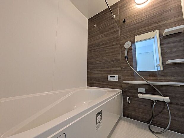 【バス】快適なバスルームで、リフレッシュできる時間を楽しむことができます。機能的な設備が整い、快適な生活をサポートします。