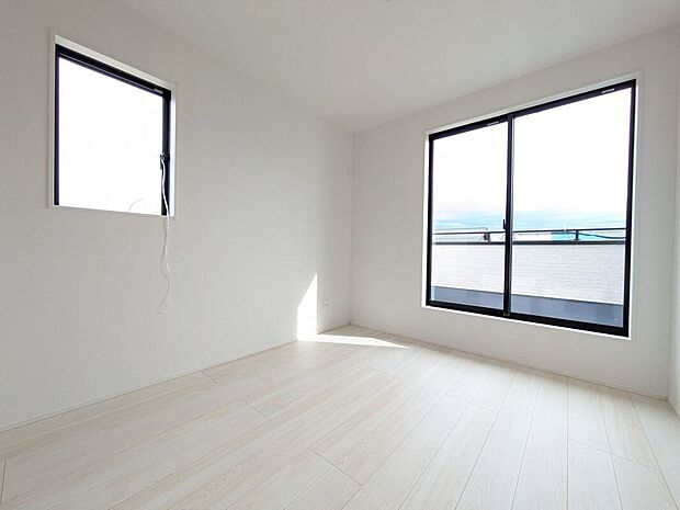 【子供部屋】子ども部屋や寝室に用途多彩な明るい洋室