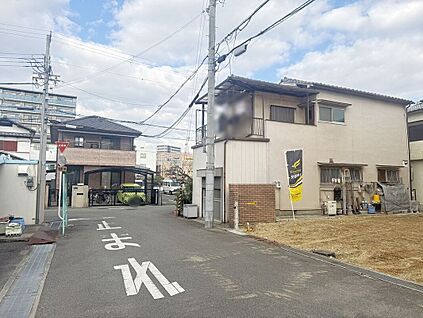 前面道路含む外観