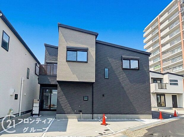 未来的なデザインが特徴の新築戸建てで、個性を演出し、住む人に特別なひとときを提供し、日々の生活を豊かにします