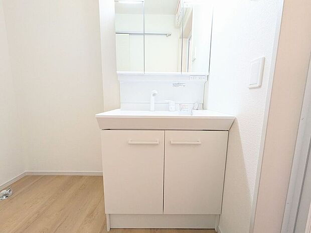 【洗面】室内の洗濯機置場は、天候に左右されず、便利で快適な洗濯環境を提供し、家事の効率を高めます!