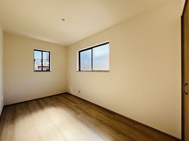 【子供部屋】フローリング材には、木目や色調など木材特有の風合いがあり、ナチュラルな美しさで、日々の生活に温もりを与えてくれます。