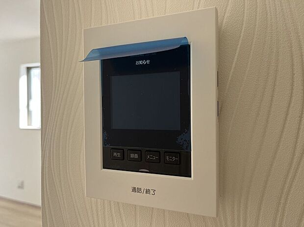 【防犯設備】女性やお子様にも安心のTVモニター付きインターホン!一目で来客を確認できるので、特に小さなお子様をお持ちのご家庭でも安心してお住まい頂ける設備です。