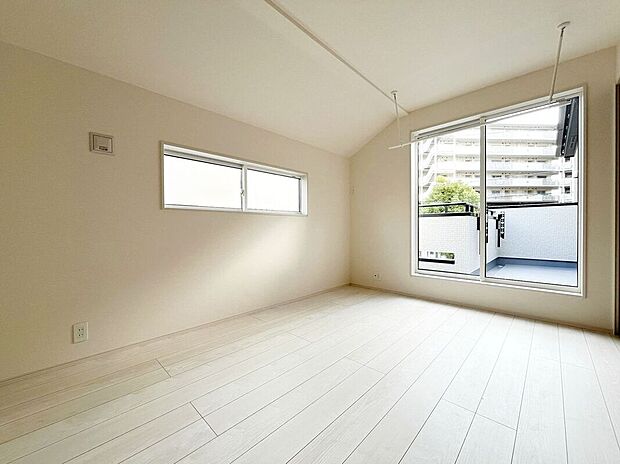 【子供部屋】子ども部屋や寝室に用途多彩な明るい洋室