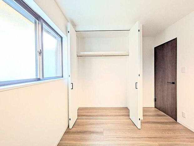 【収納】室内はシンプルな仕様となっており、それぞれの好みに合わせたインテリアで、趣味に合わせてレイアウトしやすくなっております。