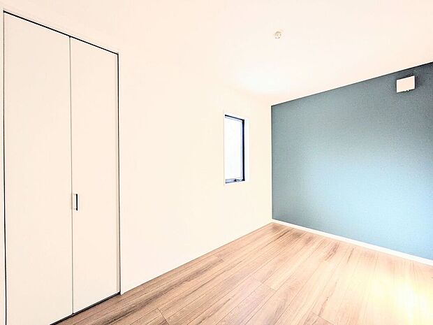 【子供部屋】寝室や子供部屋にぴったりなシンプル洋室でお部屋のコーディネートが楽しめますね。