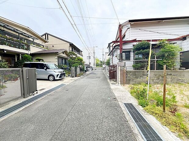 【前面道路含む外観】【現地前道】センチュリーグループにて全国規模の表彰経験多数あり!当社が自信をもってお客様にピッタリの物件をご提案いたします【不動産のプロにお任せください!】
