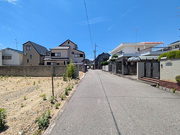 【前面道路含む外観】【現地前道】センチュリーグループにて全国規模の表彰経験多数あり！当社が自信をもってお客様にピッタリの物件をご提案いたします【不動産のプロにお任せください！】