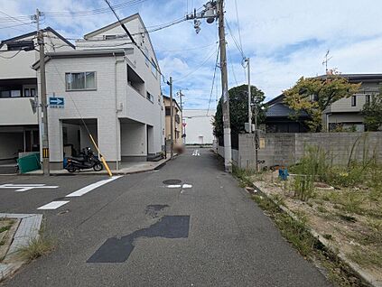 前面道路含む外観