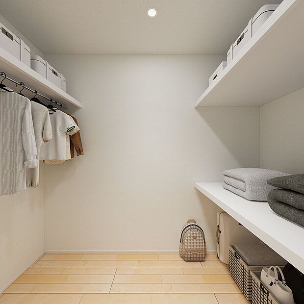 【完成予想図（内観）】■1号地2階ファミリークローク（パース）ご家族の荷物や衣類を一括管理できるので、朝の支度や衣替えがスムーズになります。中で着替えることができる広々設計です。