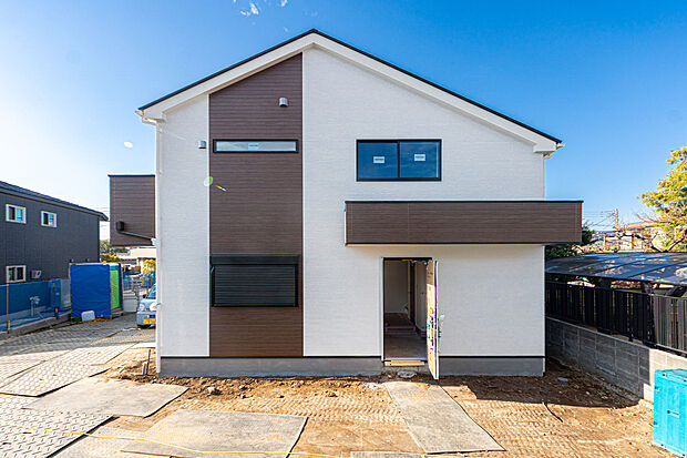 ☆☆ マイホームの喜びを感じる ☆☆
どの角度で眺めても、所有感が満たされる理想的で素敵な住まい。
スタイリッシュなデザインに心満たされる。
憧れのマイホームに相応しい美しく映える外観です。