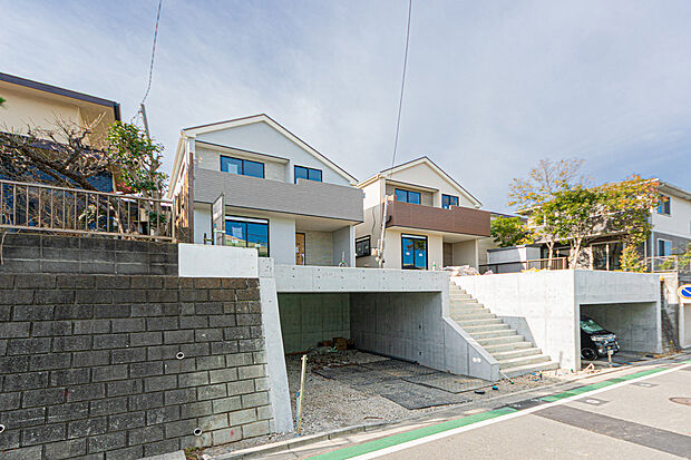 ☆☆マイホームの喜びを感じる陽当たりの良さ・開放感☆☆
マイホームを持つ幸せを存分に感じる陽当たり、開放感。
憧れのマイホームに相応しい美しく映える外観です。
