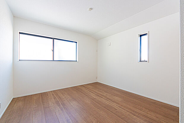 【☆☆ 家族にやさしいお部屋 ☆☆】全居室角部屋♪
部屋割りでもめることがない設計。
窓も全居室2箇所ありますので
「日当たり」「風通し」良好!そして収納も大きいのでストレスフリーな空間♪