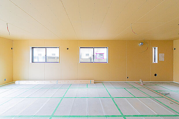 【☆☆　「最高」の空間に「採光」の良さ　☆☆】開放感と日当たりの良さに恵まれたリビング空間。
のびのび子育て、ストレスのない生活、明るい家族。これも、室内の広さと陽の入り方に大きく左右される要素。