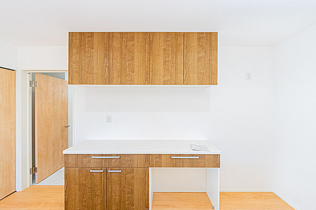 【☆☆　カップボード　☆☆】ママへのプレゼント「カップボード」
食器だけでなく電子レンジ・炊飯器・ジューシーなどキッチン用品をスッキリと収納。
いつでも綺麗な状態にできることが最大のストレスフリーに♪
