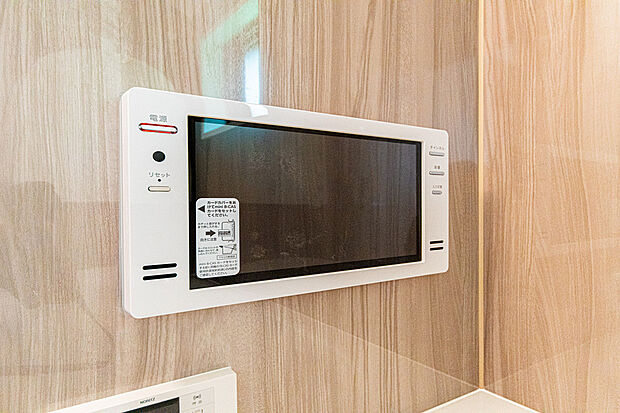 【☆☆　疲れを癒す空間　☆☆】憧れのバスルームにテレビ付き！
朝のお風呂に入りながらの情報収集。
夜の半身浴タイムを充実させてくれるアイテムとして♪