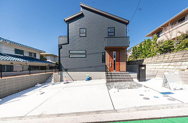 「威風堂々とした素敵な佇まい」
どの角度から眺めても、所有感が満たされる理想的で素敵な住まい
一生ものだから、「パッと見」こそが全て「第一印象で決まる」素敵なマイホーム。
