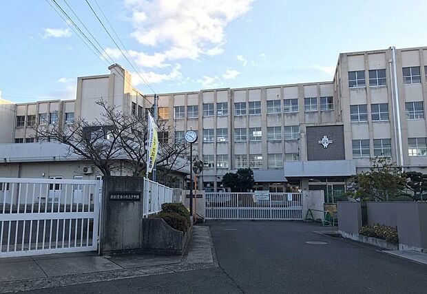 高松市立仏生山小学校(約1m)